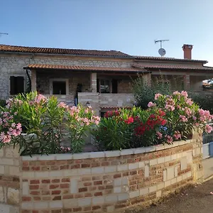 Memic 100 M Do Plaze, Memic Only 100m From Poreč